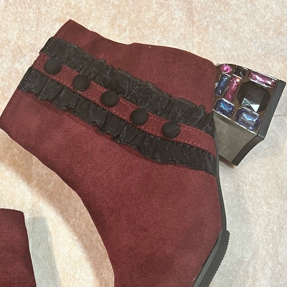 NWOT - Faux Suede Lace Ankle Boots (US 7) - Picture 5 of 10